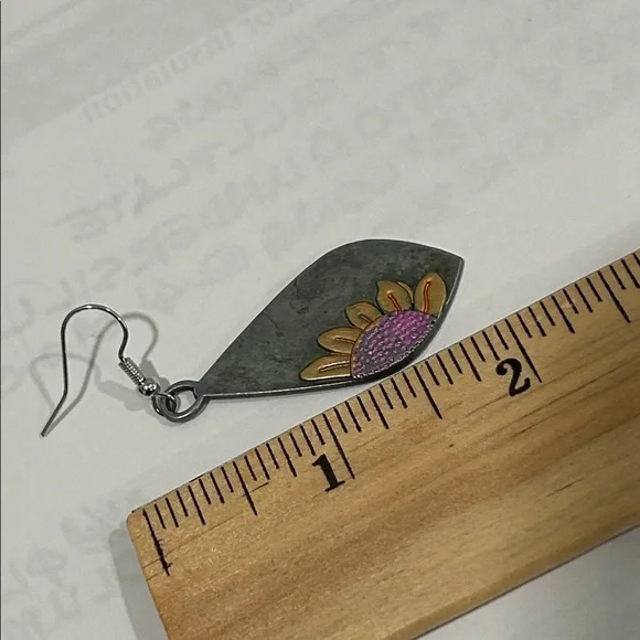 Elegant Gray and Purple Floral Earrings - Picture 3 of 4